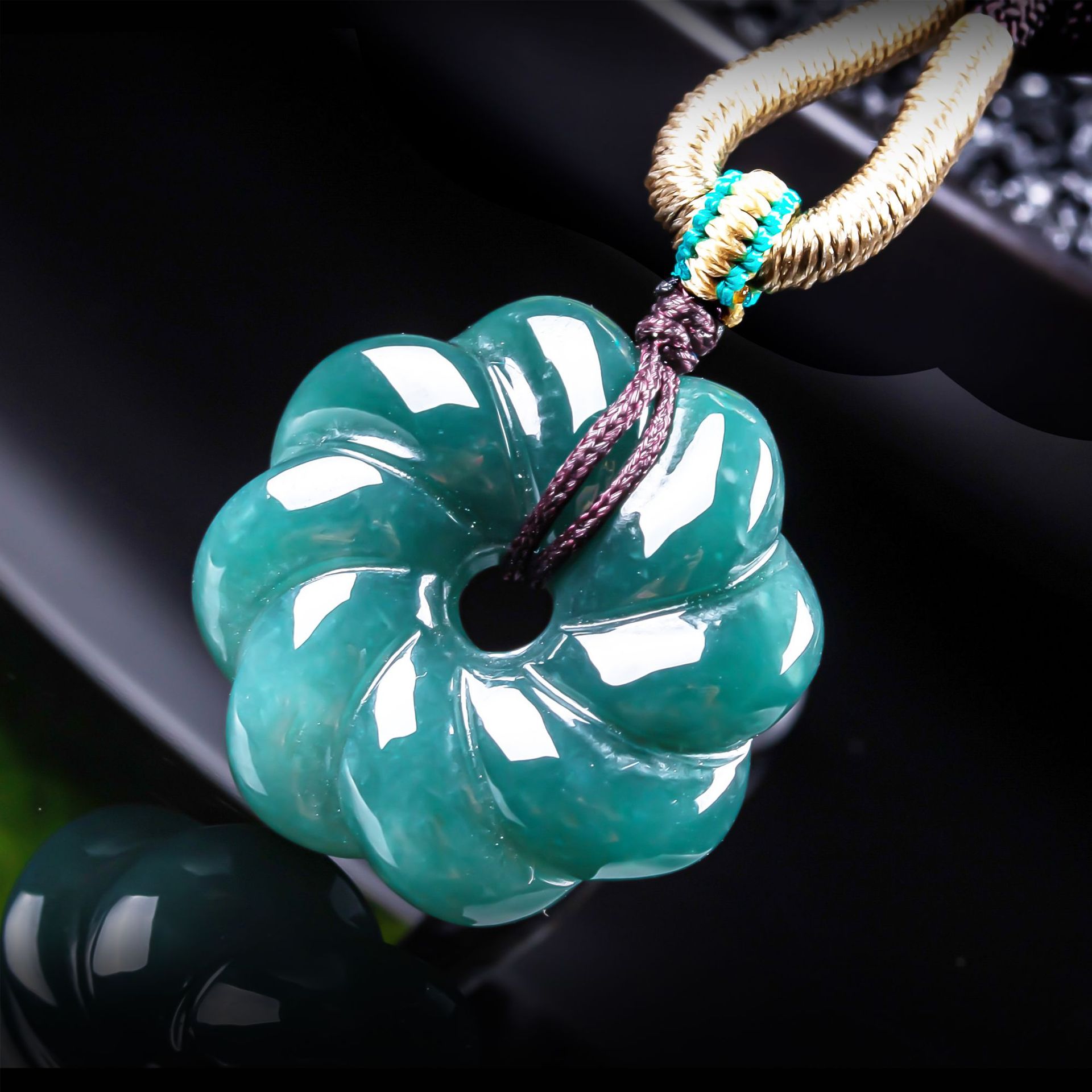 Jewelry & Watches Company - Collier avec pendentif en jade birman