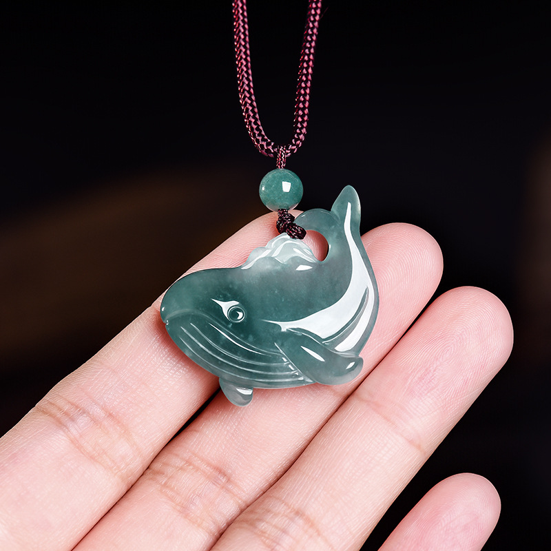 Jewelry & Watches Company - Collier pendentif baleine en jadéite birmane