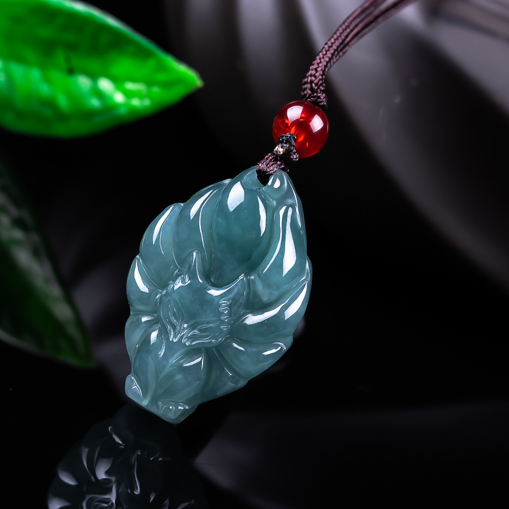 Jewelry & Watches Company - Collier pendentif renard en jadéite birmane