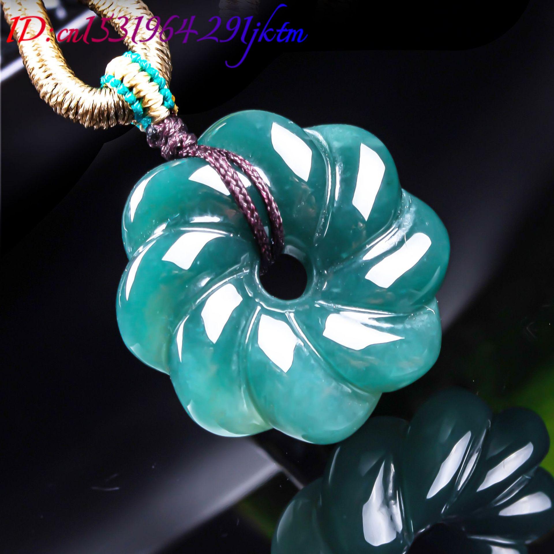 Collier avec pendentif en jade - Jewelry & Watches Company avis et prix