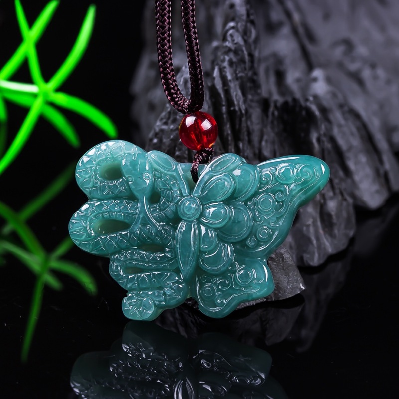 Jadeite naturelle de qualité A - Jewelry & Watches Company avis et prix