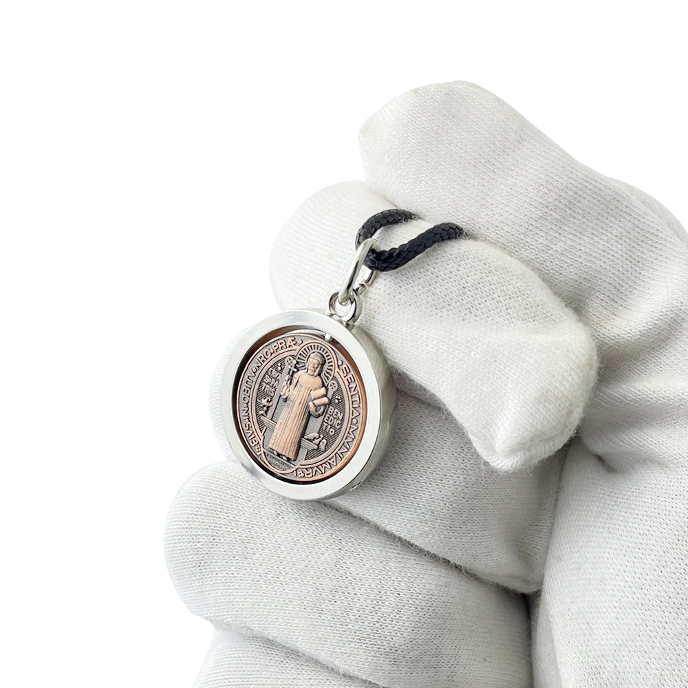 Nouveau collier médaille Saint - Jewelry & Watches Company avis et prix