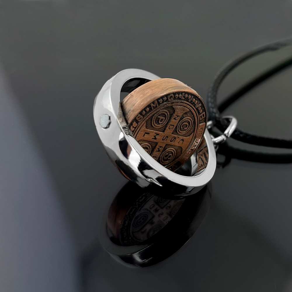 Nouveau collier médaille Saint - Jewelry & Watches Company avis et prix